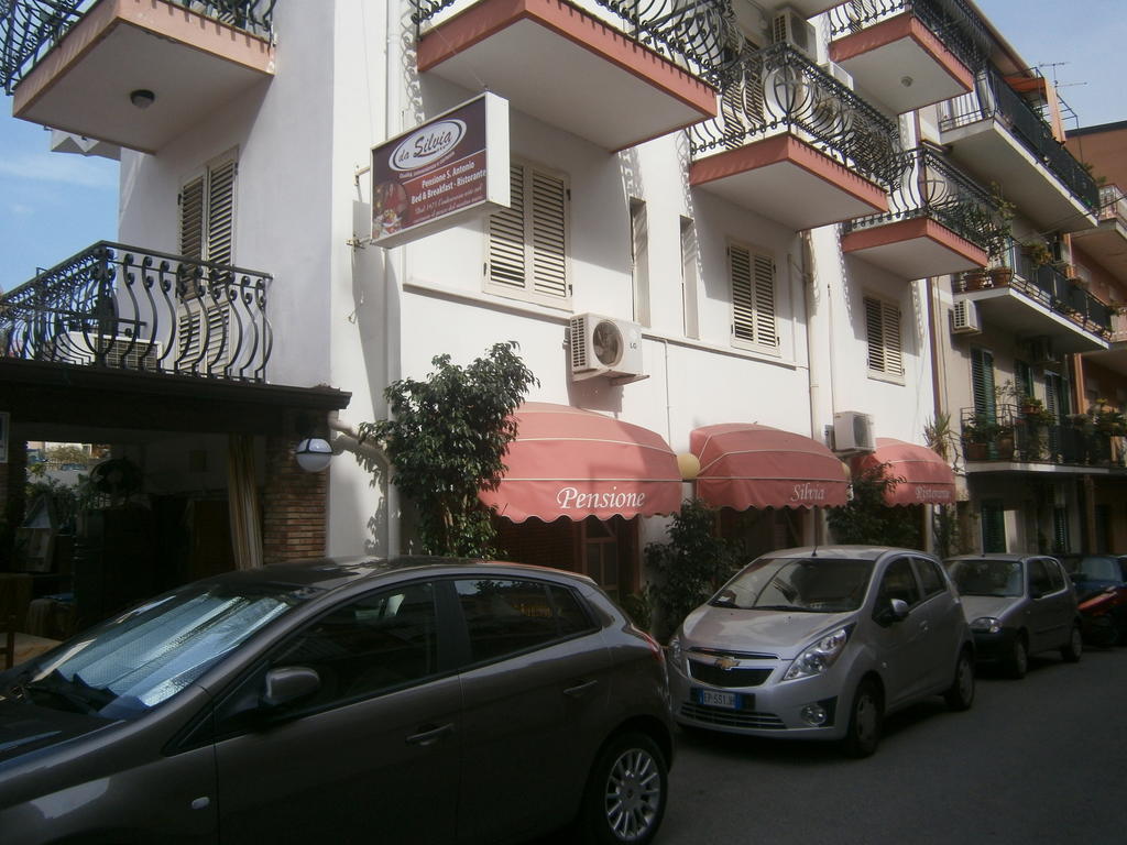 Pensione S. Antonio Ristorante Silvia Furci Siculo Exterior photo